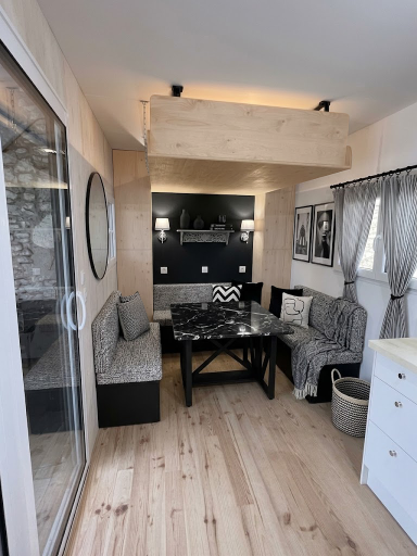 Pièce de vie noir et blanc Tiny House